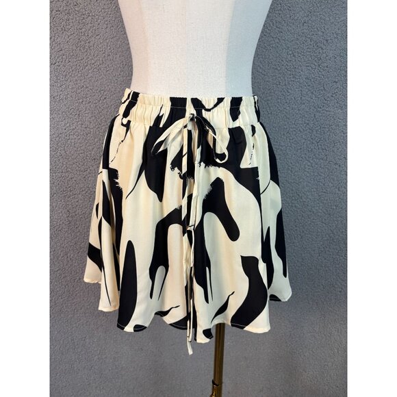 Cupshe Other - Cupshe Women's Beachside Muse Abstract Cover-Up Shorts Beige/Black Small NWT's.